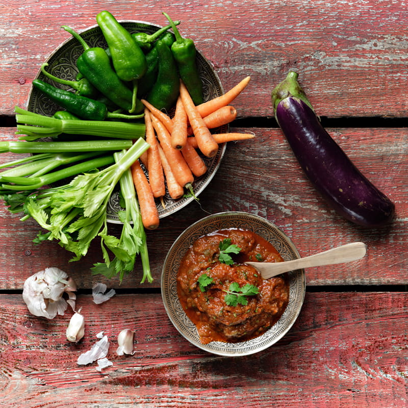 Sauce froide avec pâte de curry rouge piquante