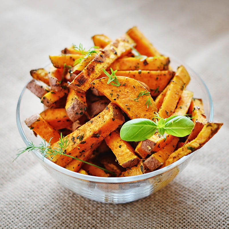 Bâtonnets de pommes de terre douces au four et au piment doux 