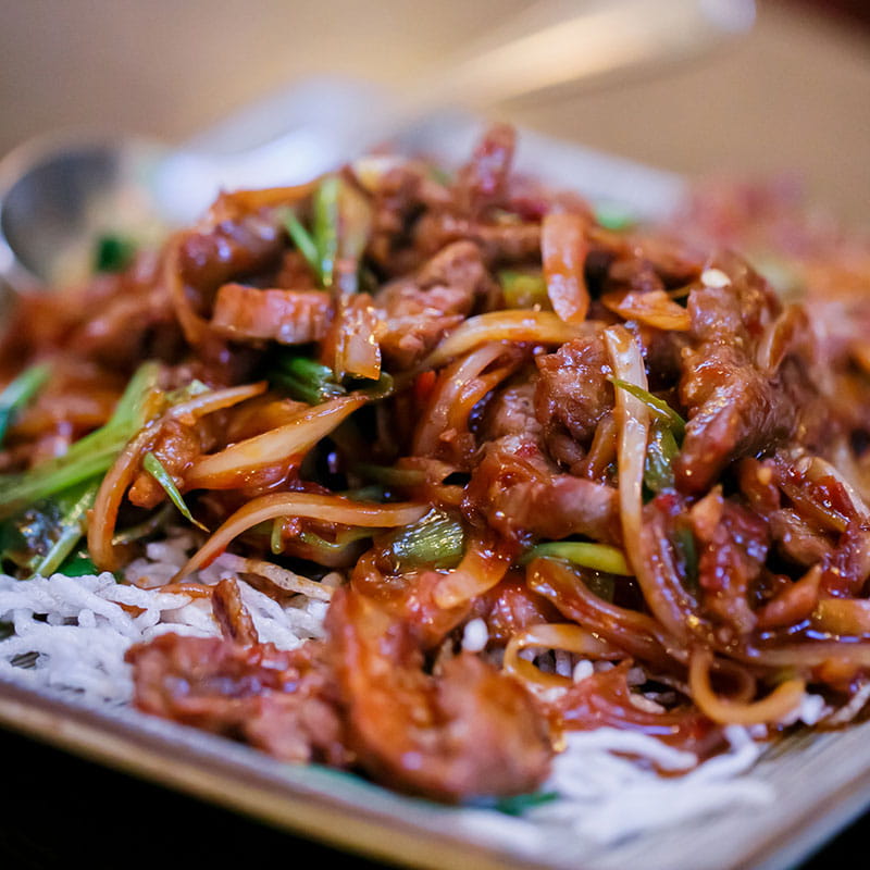 Rote Currynudeln mit Rindfleisch