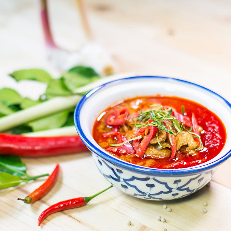 Rotes Thai Curry mit Rindfleisch oder Poulet