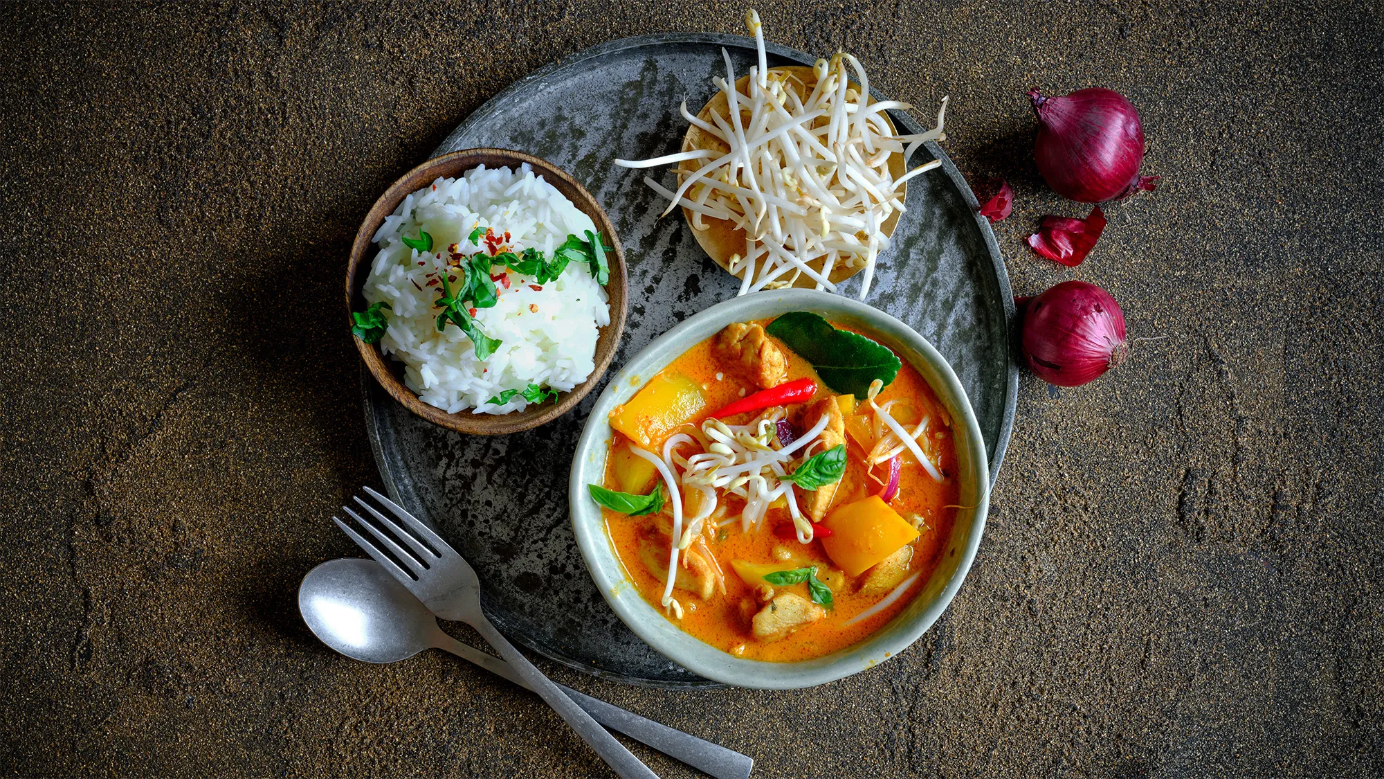 Rotes Curry mit Poulet