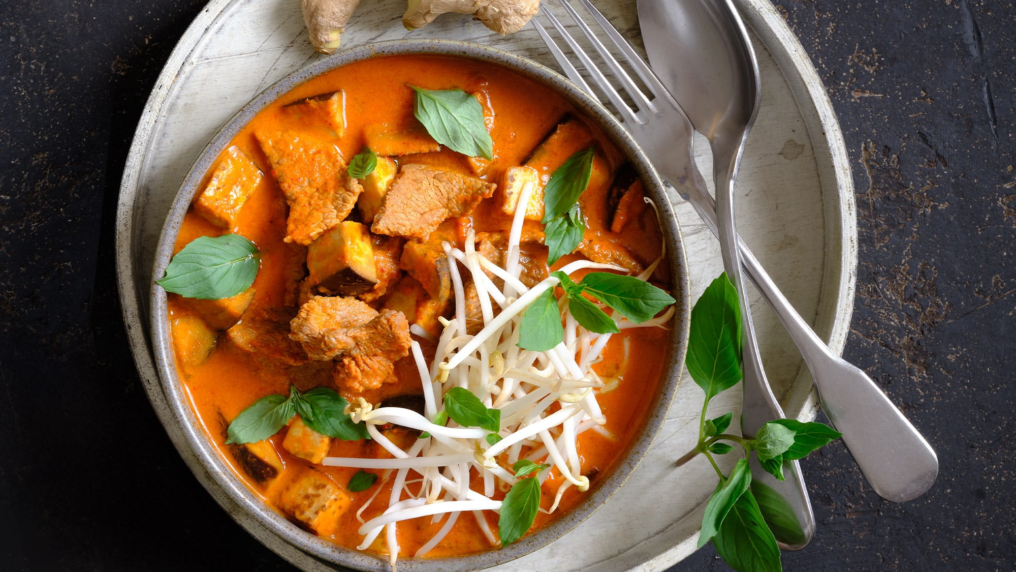 Rotes Curry mit Rindfleisch